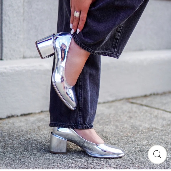 Metallic Silver Heels - Picture 2 of 7